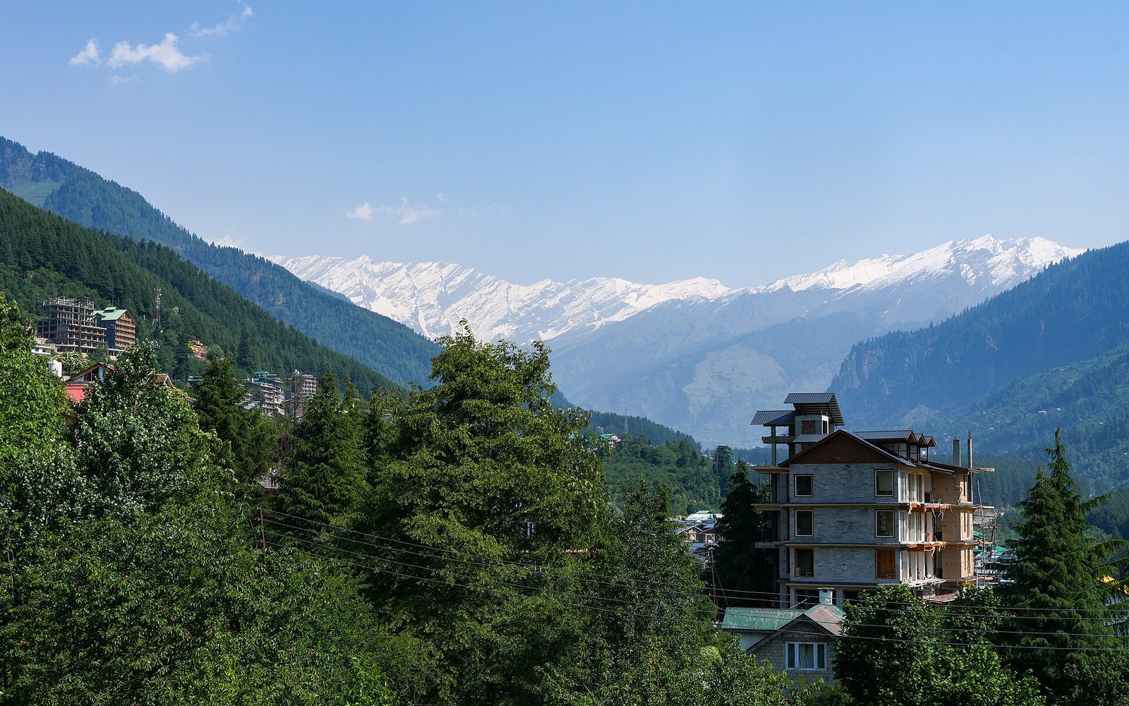 Snow-covered Himalayan landscape near Rohtang Pass